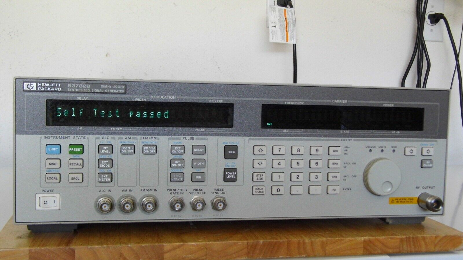 Agilent HP 83732B 1E1, 1E5 &1E8  20GHz Synth. CW Generator 