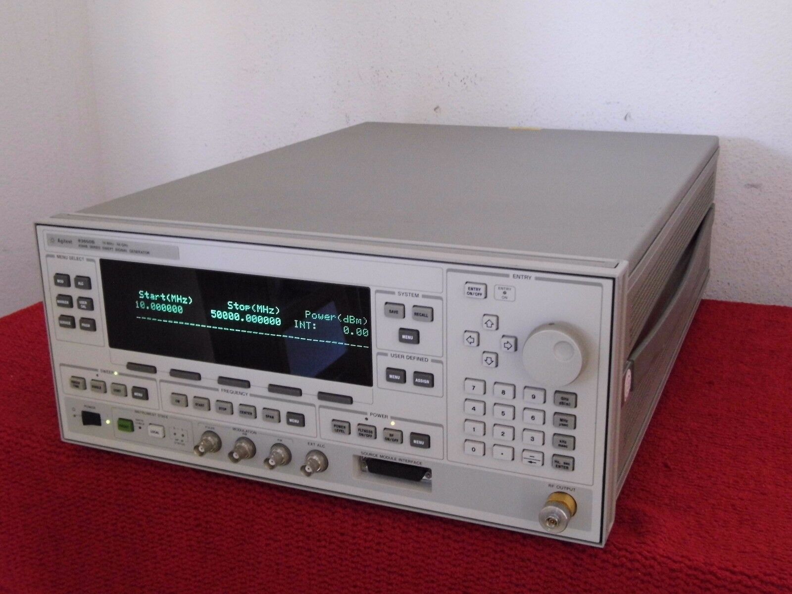 Agilent 83650B /001/002/008 * 10Mhz - 50Ghz Synthesized Signal Generator 