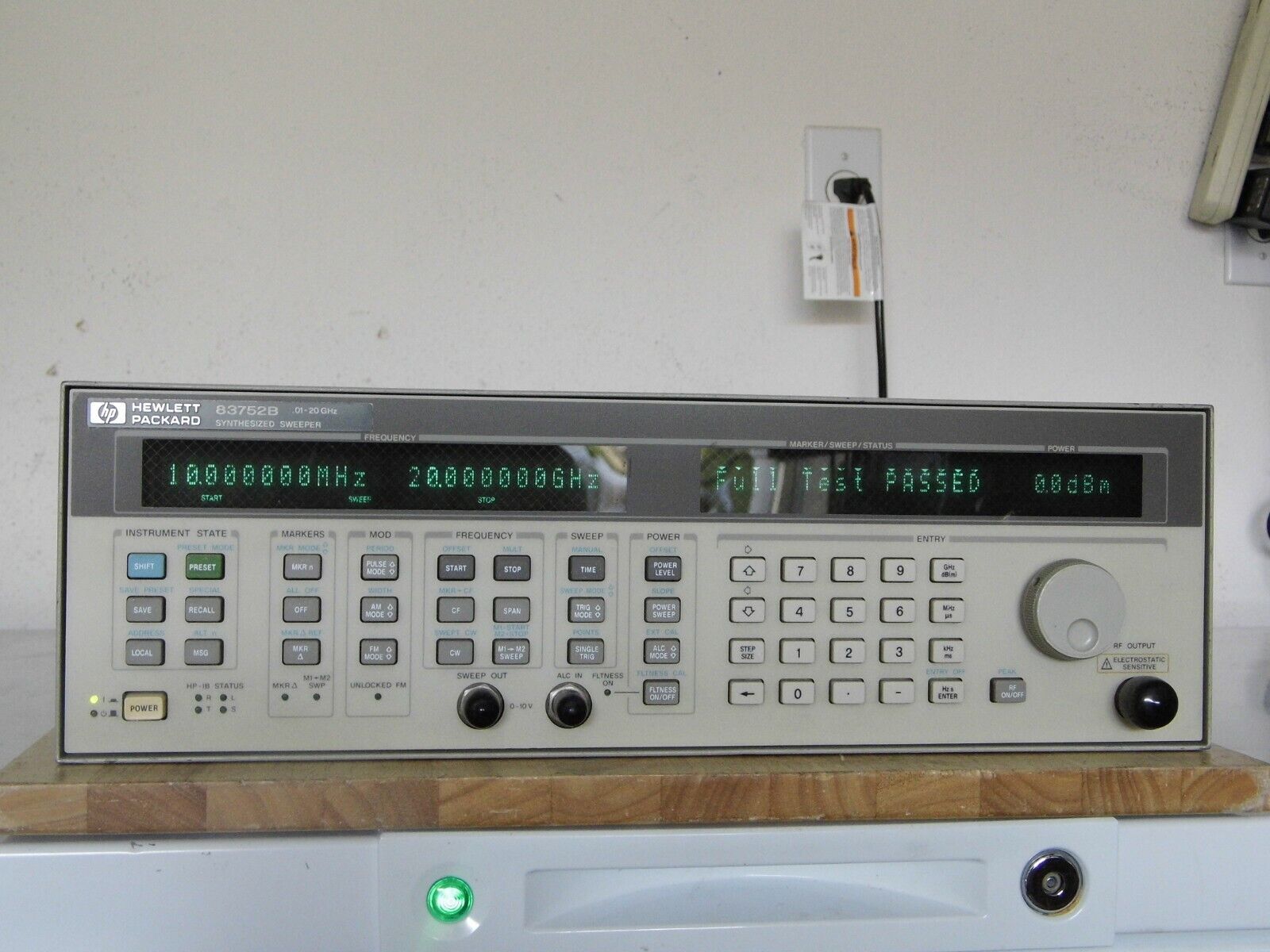 AGILENT HP 83752B 1E1 1E5, .01 - 20 GHz SYNTHESIZED SWEEPER w/ WARRANTY