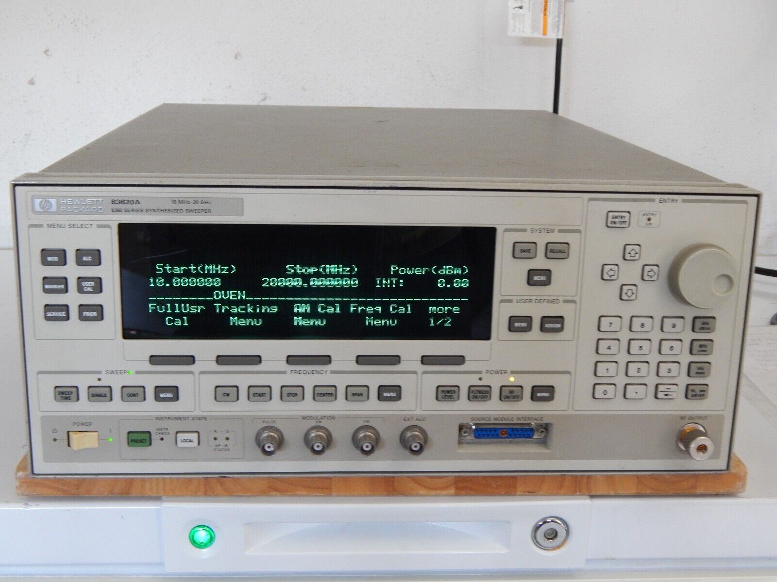 Agilent 83620A 001 Synthesized Sweeper 10 MHz to 20 GHz