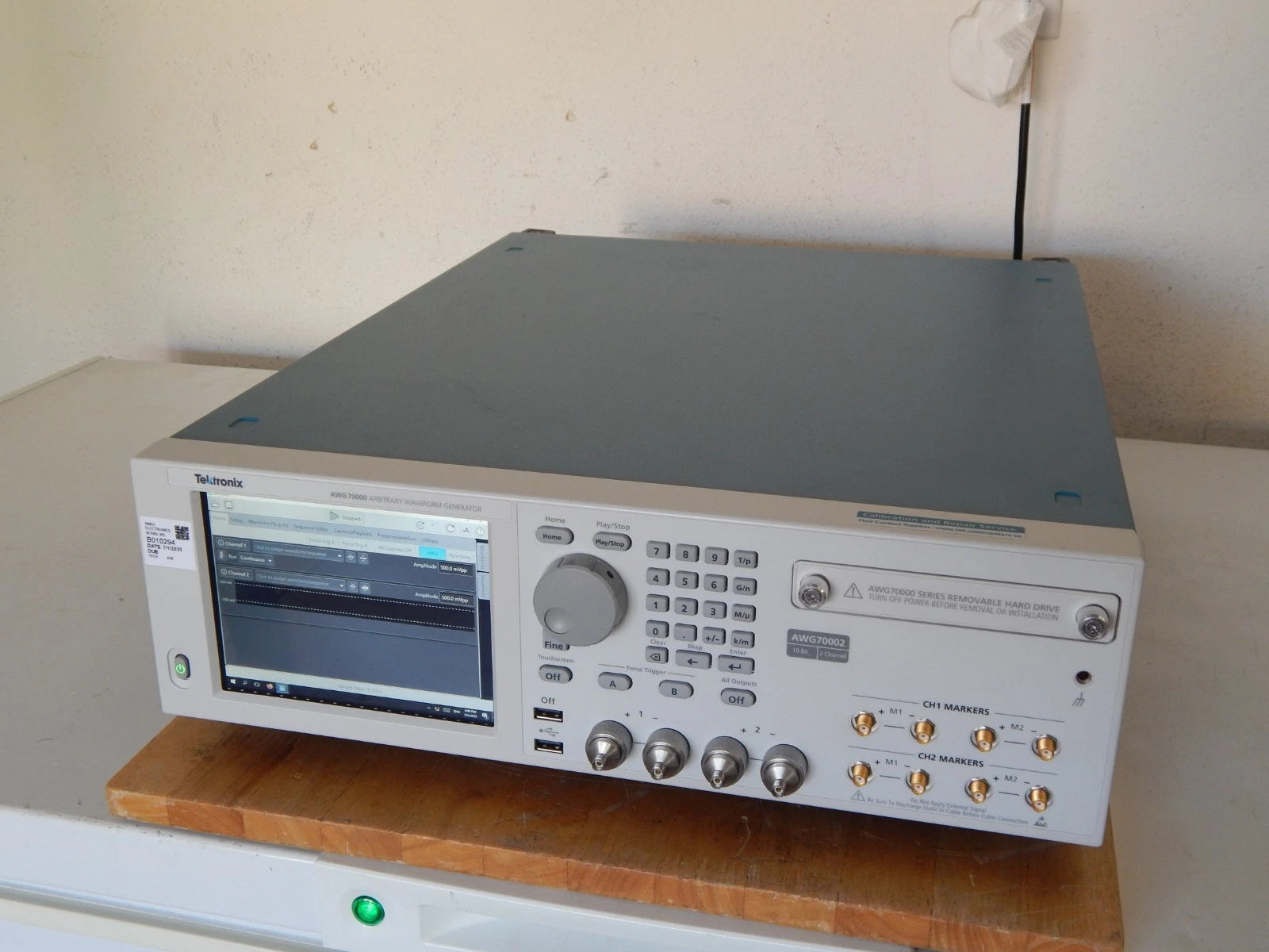 Tektronix AWG70002B w/16GS/s & SEQ and NIST cal w/data